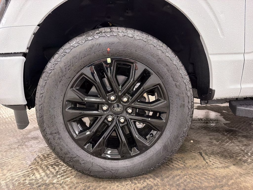 2026 AVALANCHE Ford F-150 Lariat 4X4 Truck