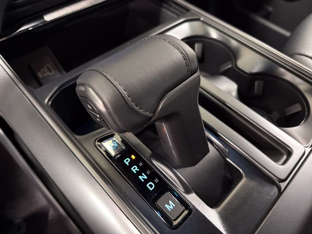 2026 AVALANCHE Ford F-150 Lariat 4X4 Truck