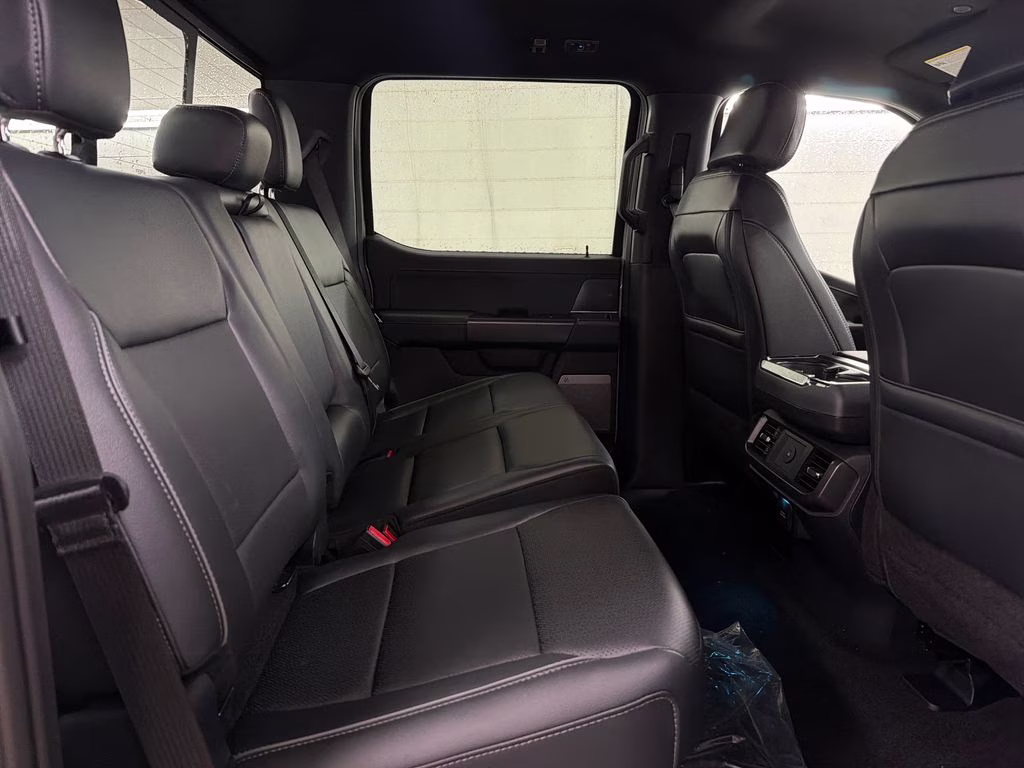 2026 AVALANCHE Ford F-150 Lariat 4X4 Truck