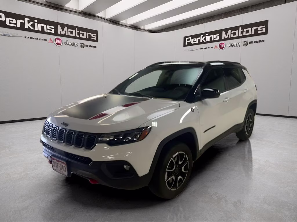 2025 Bright White Clearcoat Jeep Compass Trailhawk 4X4 SUV
