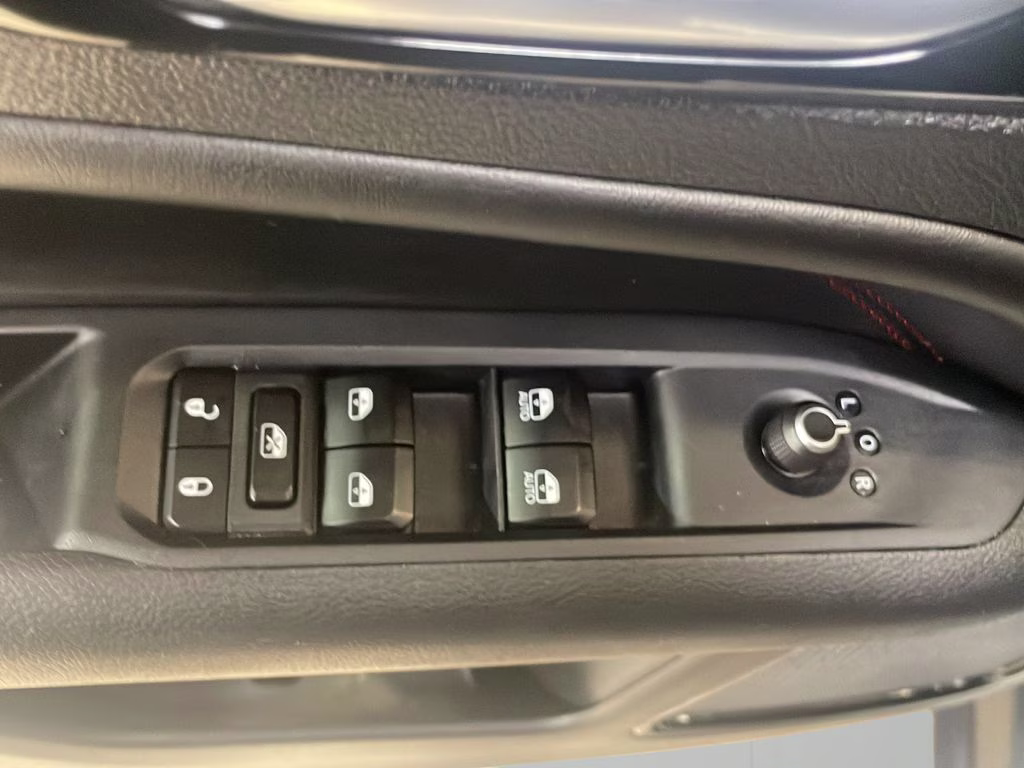 2025 Bright White Clearcoat Jeep Compass Trailhawk 4X4 SUV