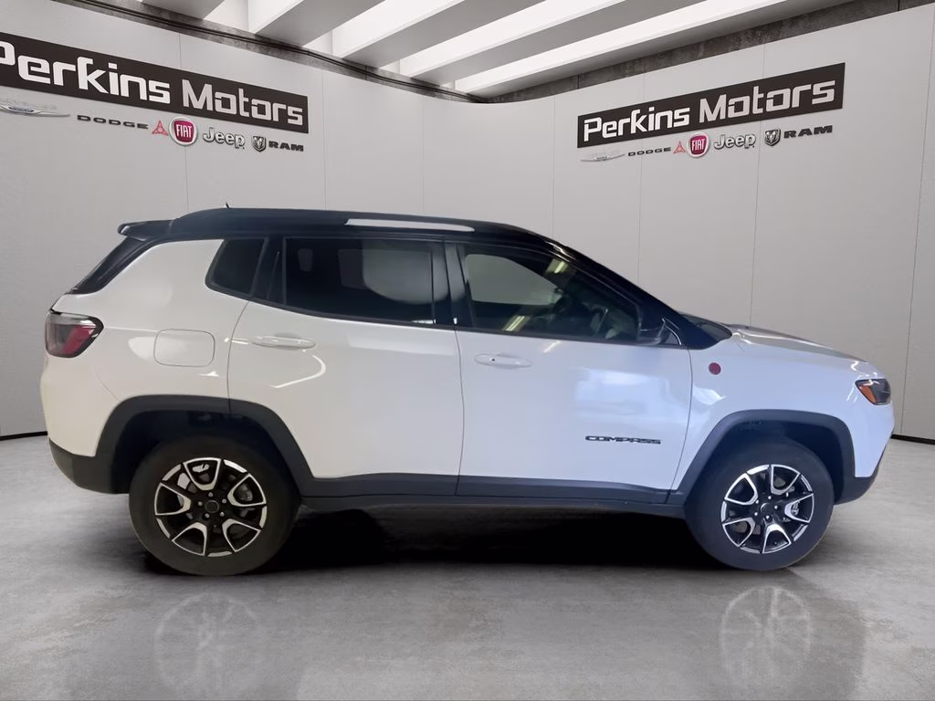2025 Bright White Clearcoat Jeep Compass Trailhawk 4X4 SUV