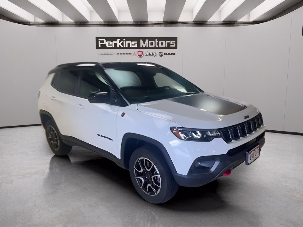 2025 Bright White Clearcoat Jeep Compass Trailhawk 4X4 SUV