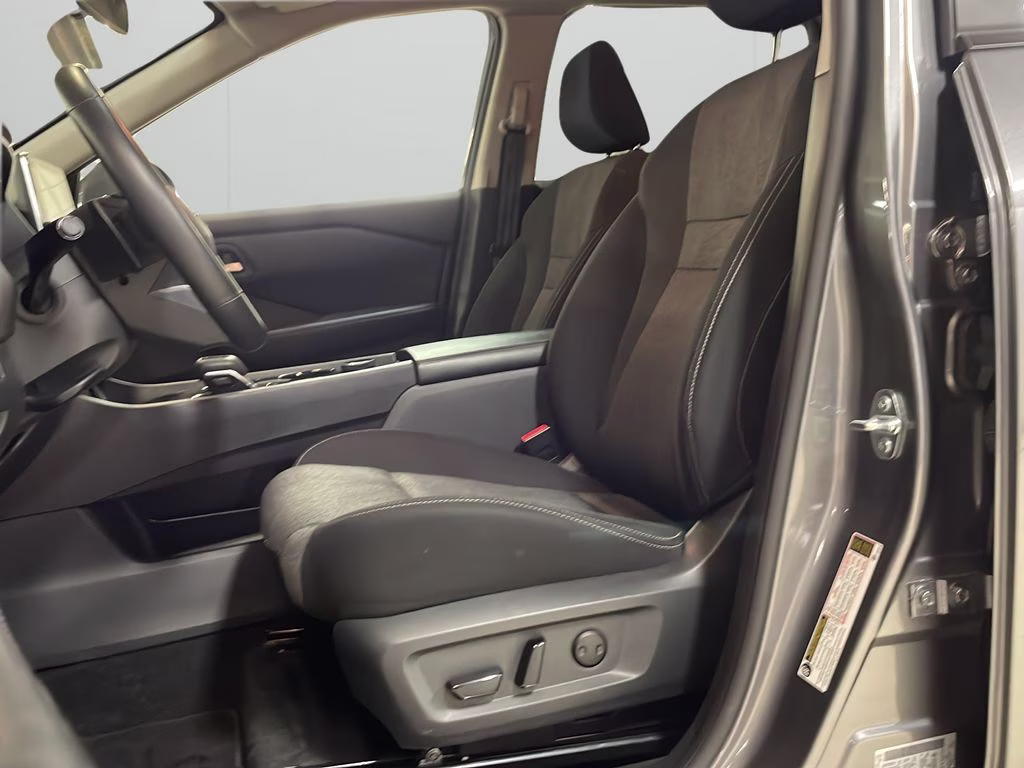 2025 Gun Metallic Nissan Rogue SV AWD SUV