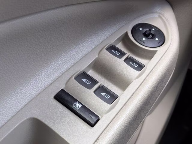 2018 White Gold Metallic Ford Escape SE 4X4 SUV