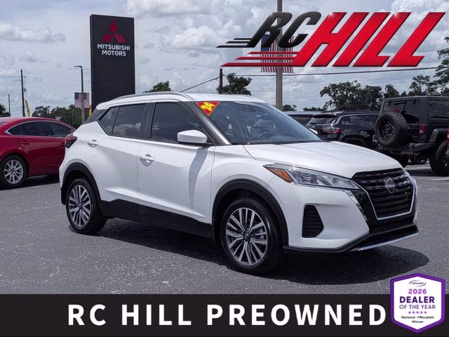 2024 Aspen White Tricoat Nissan Kicks SV FWD SUV