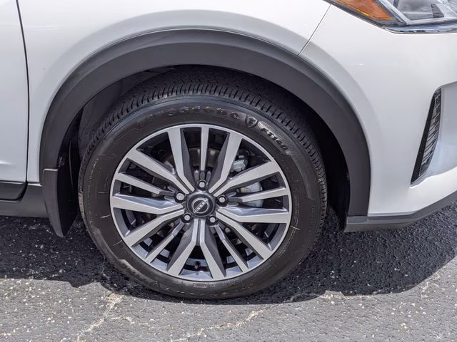 2024 Aspen White Tricoat Nissan Kicks SV FWD SUV