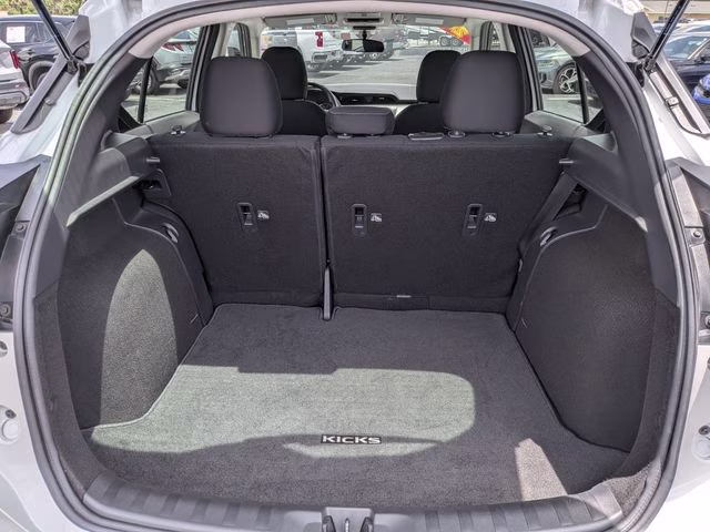 2024 Aspen White Tricoat Nissan Kicks SV FWD SUV