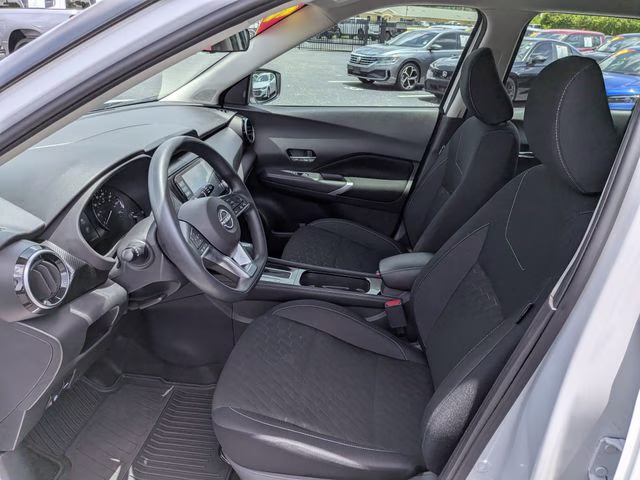 2024 Aspen White Tricoat Nissan Kicks SV FWD SUV
