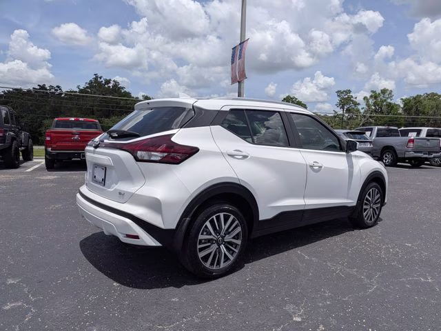 2024 Aspen White Tricoat Nissan Kicks SV FWD SUV