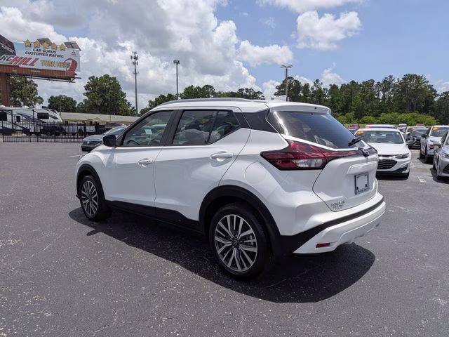 2024 Aspen White Tricoat Nissan Kicks SV FWD SUV