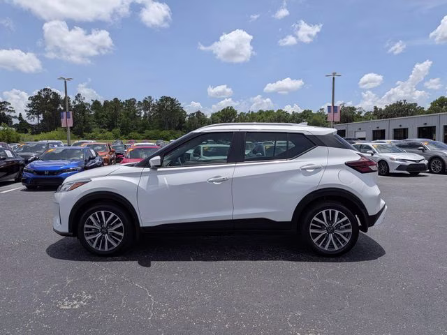 2024 Aspen White Tricoat Nissan Kicks SV FWD SUV