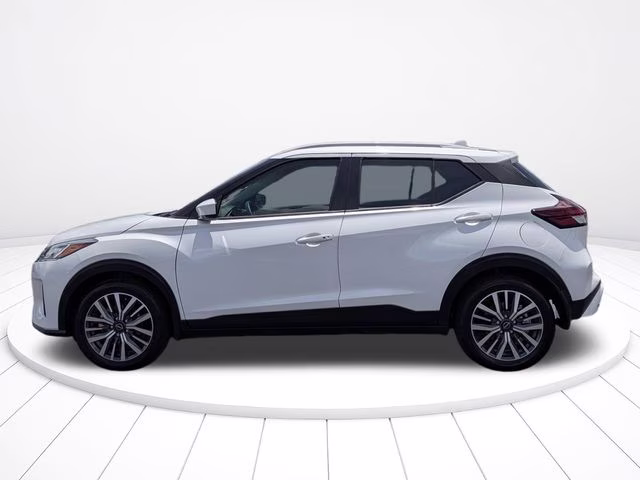 2024 Aspen White Tricoat Nissan Kicks SV FWD SUV