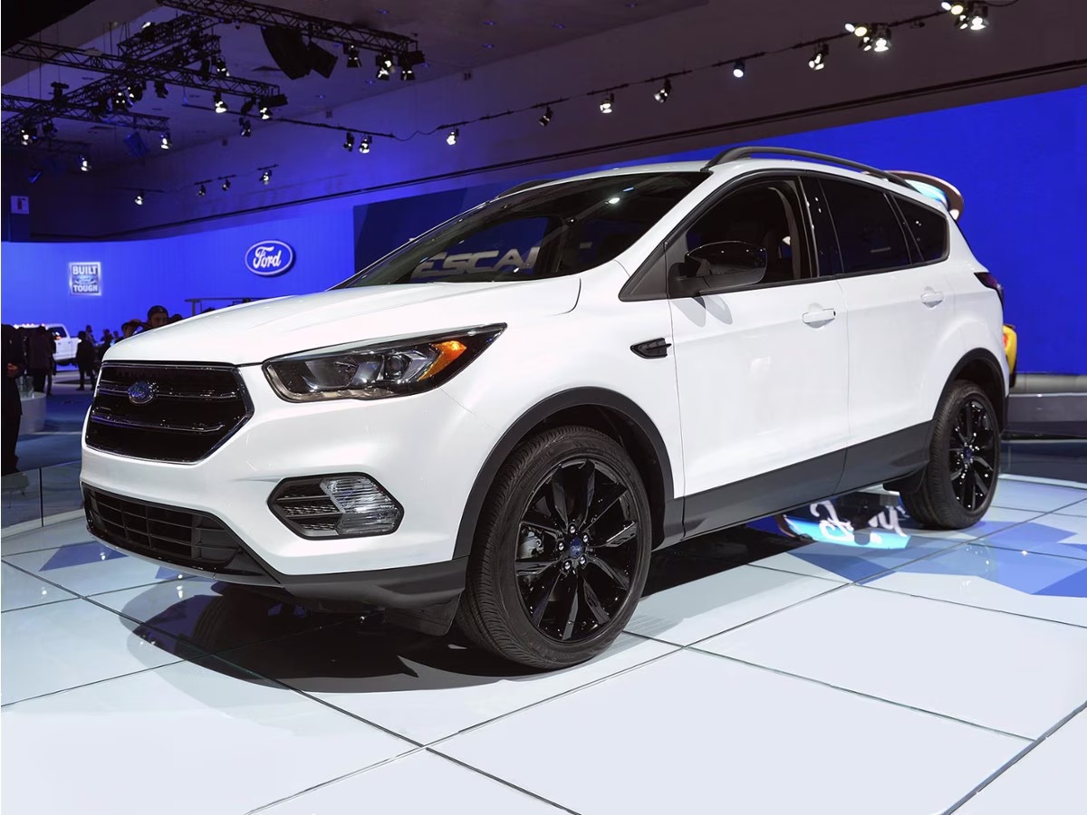 2018 White Gold Metallic Ford Escape SE 4X4 SUV