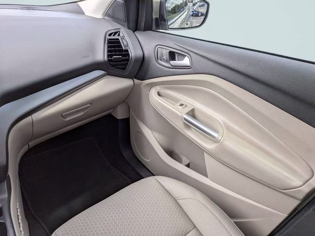 2018 White Gold Metallic Ford Escape SE 4X4 SUV