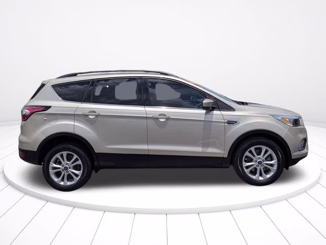 2018 White Gold Metallic Ford Escape SE 4X4 SUV