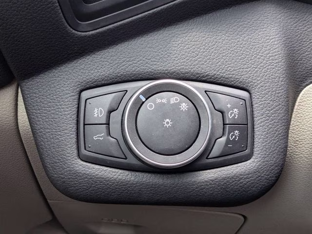 2018 White Gold Metallic Ford Escape SE 4X4 SUV