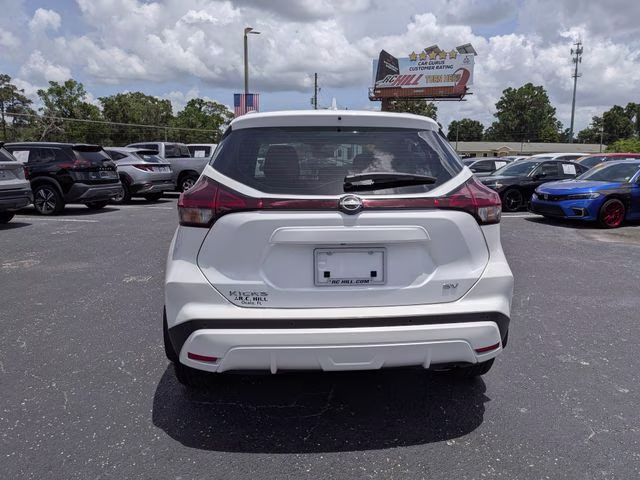 2024 Aspen White Tricoat Nissan Kicks SV FWD SUV