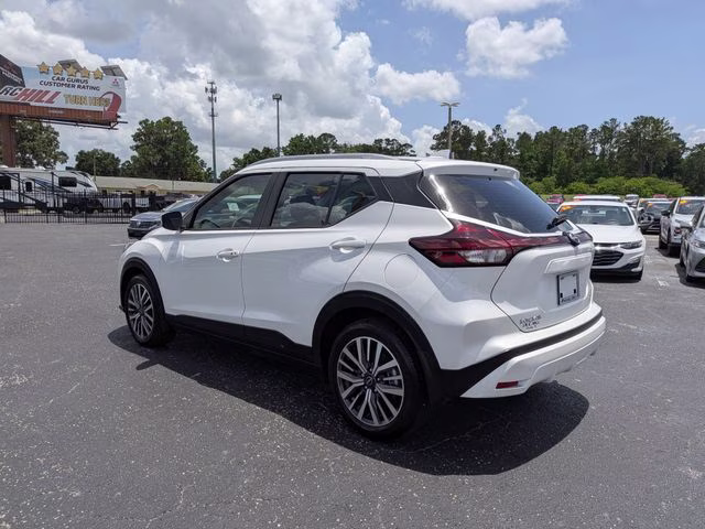 2024 Aspen White Tricoat Nissan Kicks SV FWD SUV