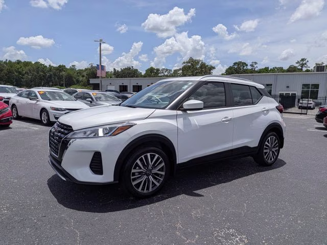 2024 Aspen White Tricoat Nissan Kicks SV FWD SUV