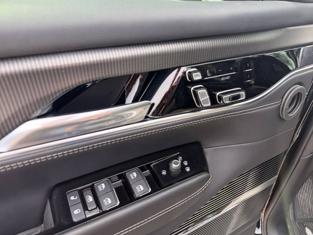 2023 Diamond Black Crystal Pearlcoat Jeep Grand Wagoneer Series II w/Massaging Front Seats & 3 Panel Sun Ro 4X4 SUV