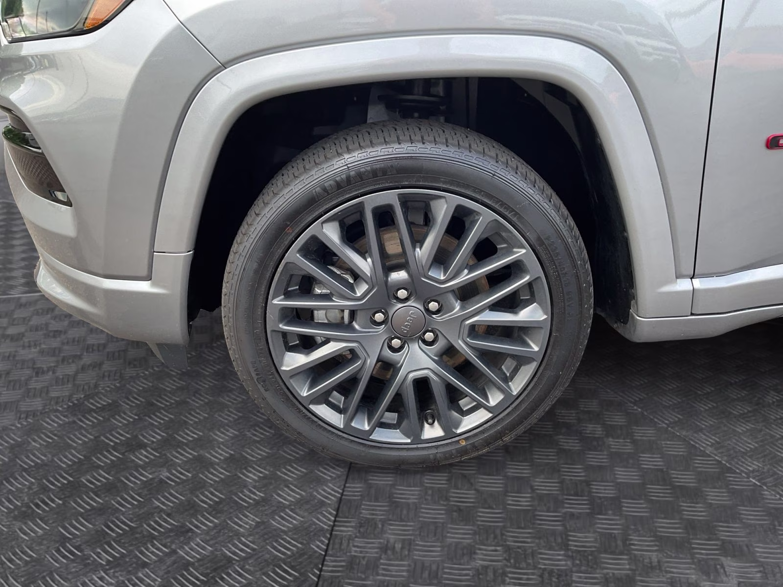 2023 Billet Silver Metallic Clearcoat Jeep Compass Limited 4X4 SUV