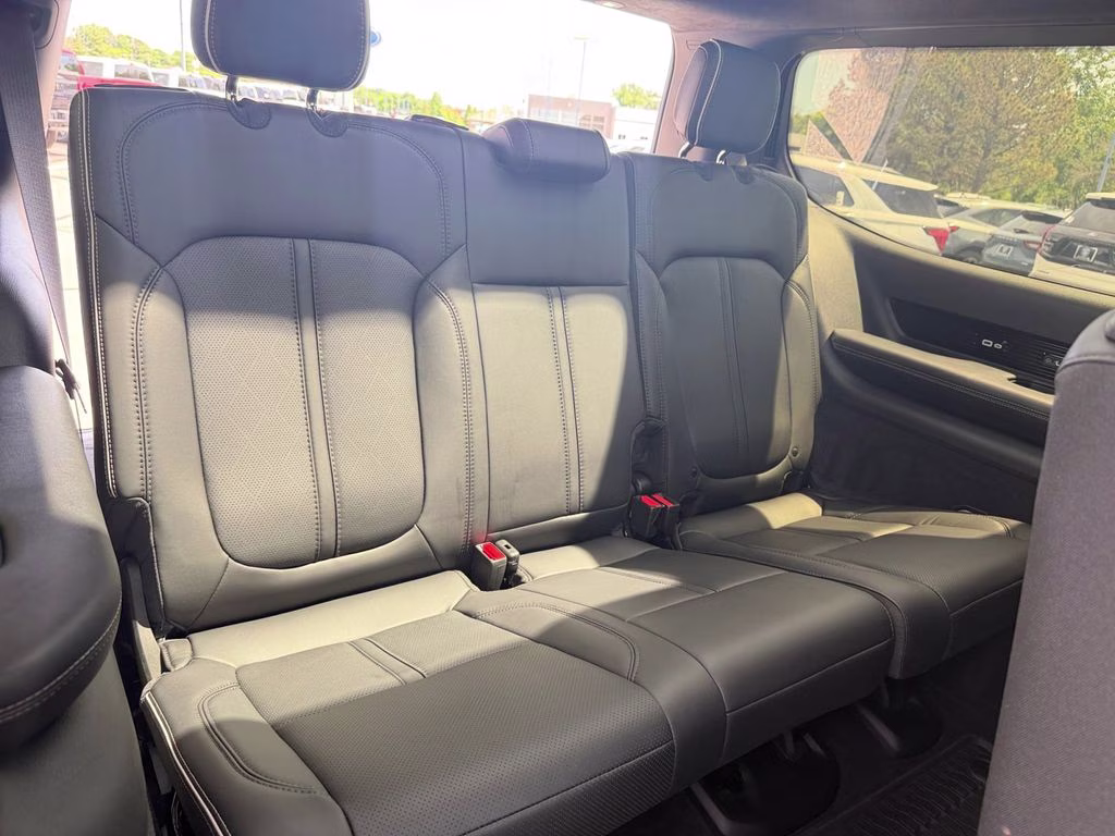 2023 Diamond Black Crystal Pearlcoat Jeep Grand Wagoneer Series II w/Massaging Front Seats & 3 Panel Sun Ro 4X4 SUV
