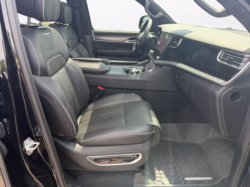 2023 Diamond Black Crystal Pearlcoat Jeep Grand Wagoneer Series II w/Massaging Front Seats & 3 Panel Sun Ro 4X4 SUV