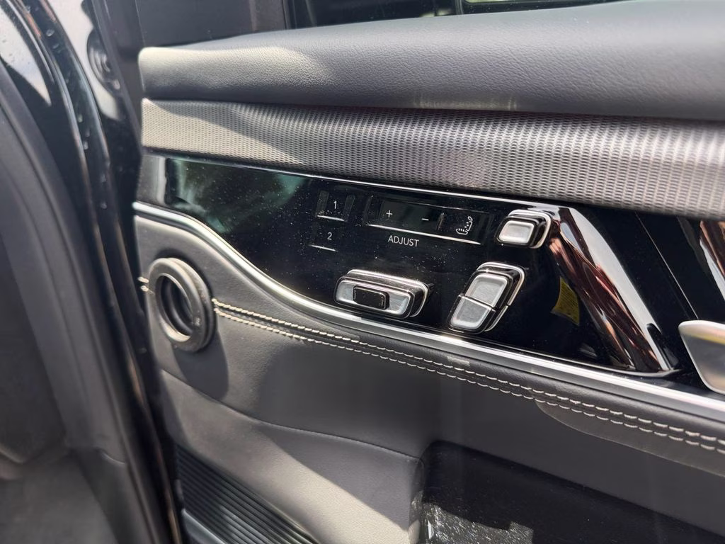 2023 Diamond Black Crystal Pearlcoat Jeep Grand Wagoneer Series II w/Massaging Front Seats & 3 Panel Sun Ro 4X4 SUV