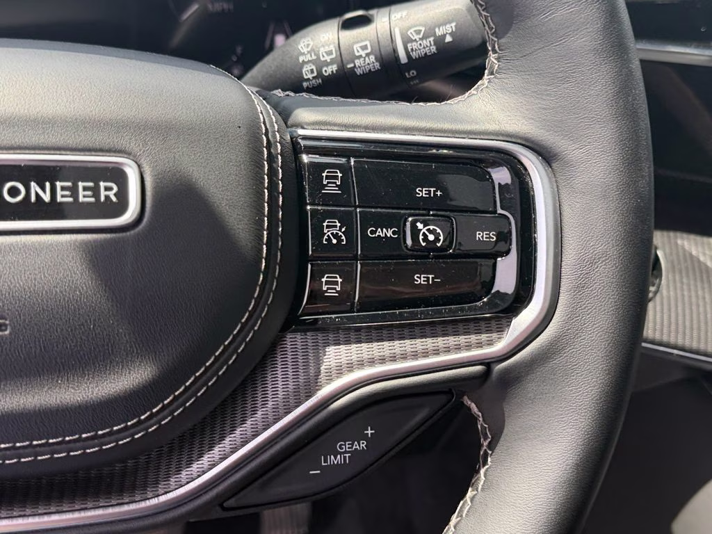 2023 Diamond Black Crystal Pearlcoat Jeep Grand Wagoneer Series II w/Massaging Front Seats & 3 Panel Sun Ro 4X4 SUV