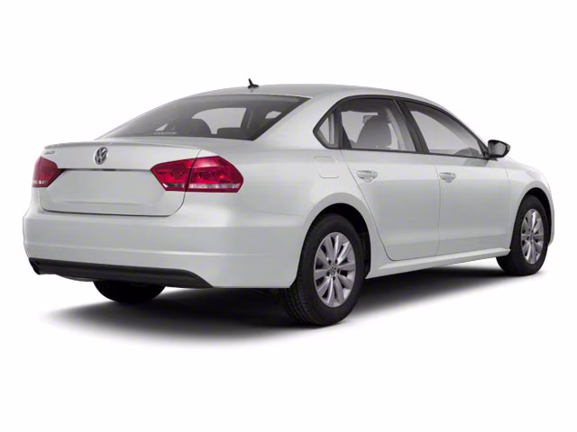 2013 Reflex Silver Metallic Volkswagen Passat 2.5 SE FWD Sedan