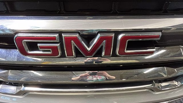 2021 Quicksilver Metallic GMC Sierra 1500 SLE 4X4 Truck