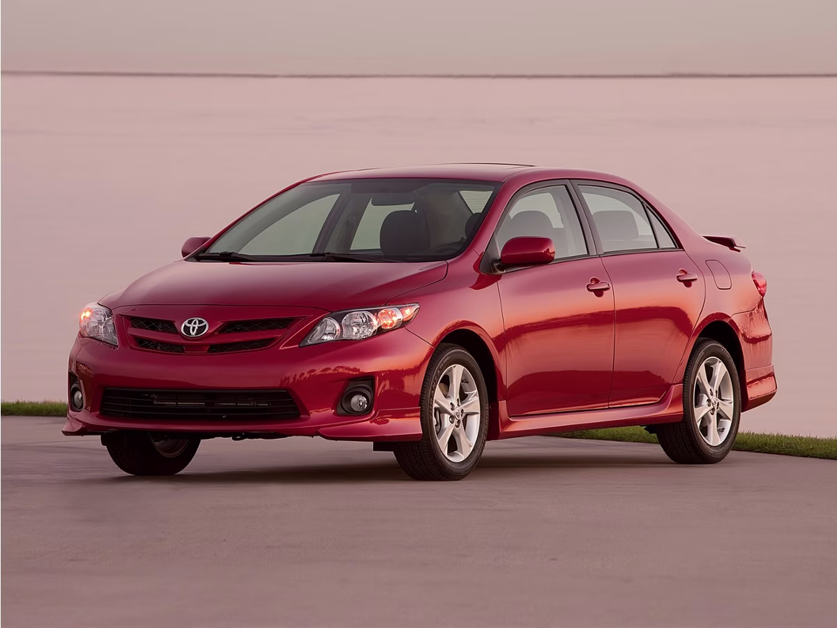 2013 Super White Toyota Corolla LE FWD Sedan