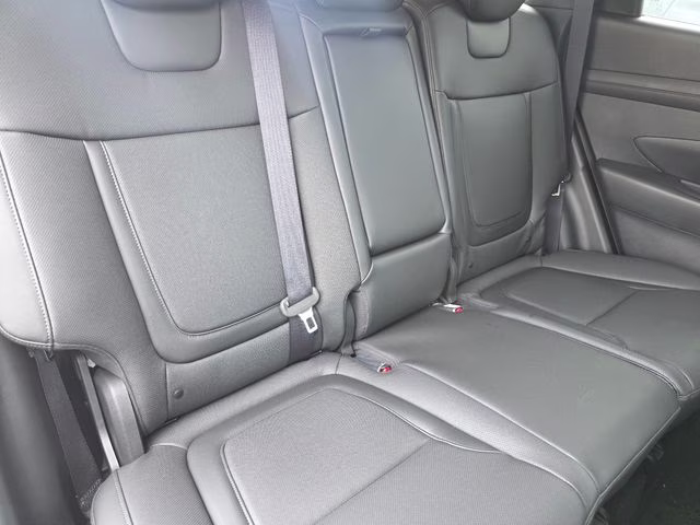 2026 White Pearl Hyundai Tucson SEL AWD SUV