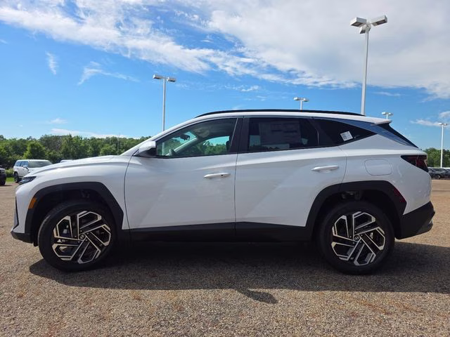 2026 White Pearl Hyundai Tucson SEL Plus AWD SUV