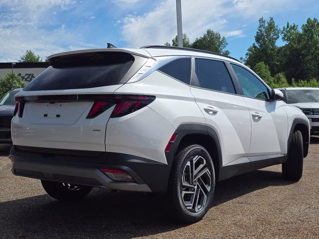 2026 White Pearl Hyundai Tucson SEL Plus AWD SUV