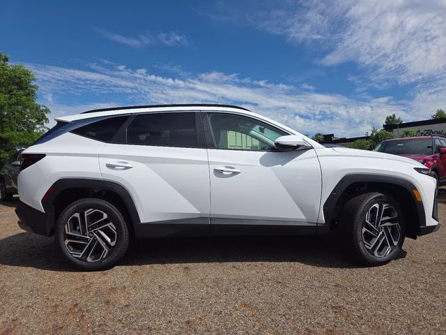 2026 White Pearl Hyundai Tucson SEL Plus AWD SUV