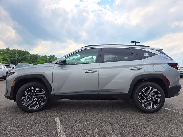 2026 Shimmering Silver Hyundai Tucson SEL Plus AWD SUV