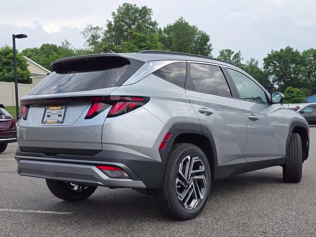 2026 Shimmering Silver Hyundai Tucson SEL Plus AWD SUV