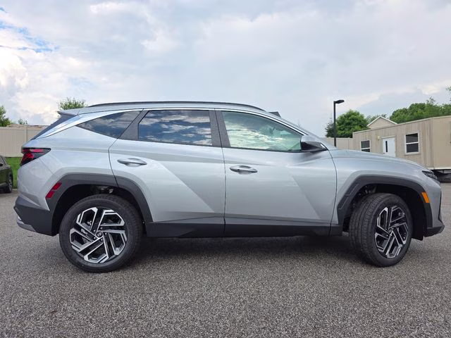 2026 Shimmering Silver Hyundai Tucson SEL Plus AWD SUV