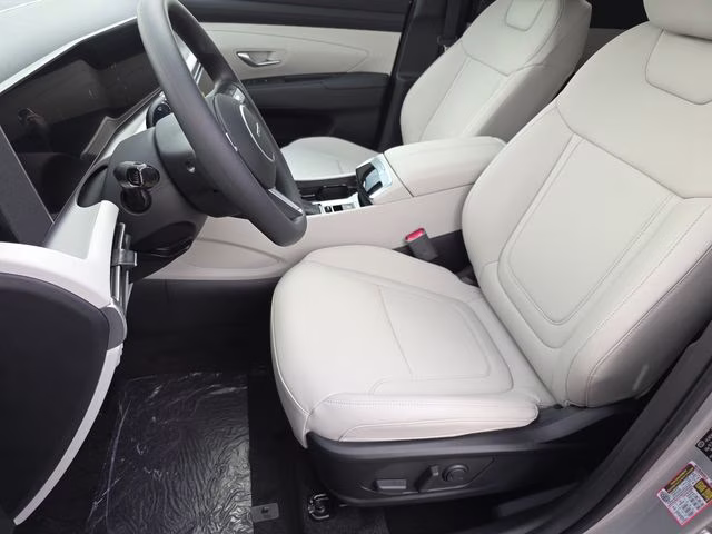 2026 Shimmering Silver Hyundai Tucson SEL Plus AWD SUV