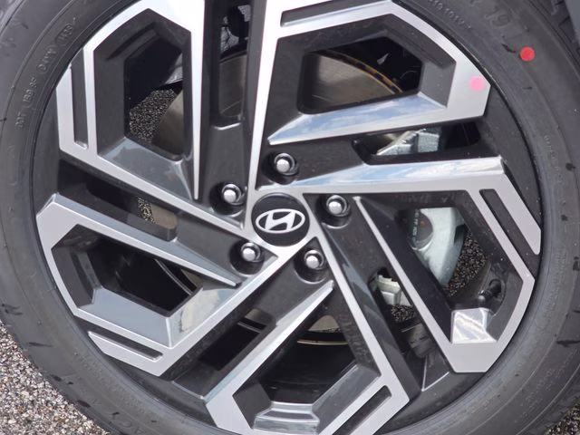 2026 Shimmering Silver Hyundai Tucson SEL Plus AWD SUV