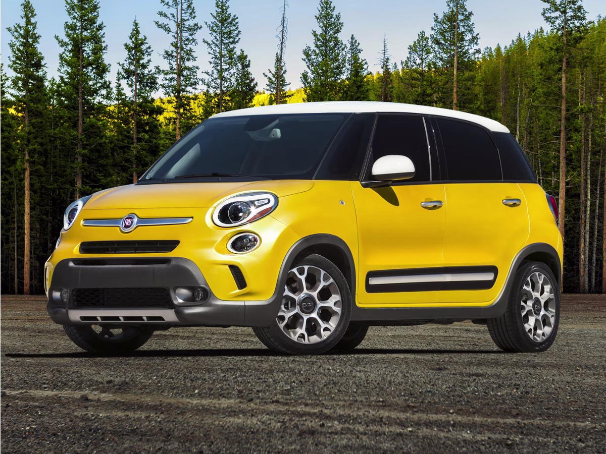 2014 Giallo (Yellow) FIAT 500L Trekking FWD Hatchback