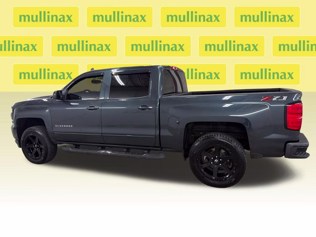 2018 Graphite Metallic Chevrolet Silverado 1500 LT 4X4 Truck