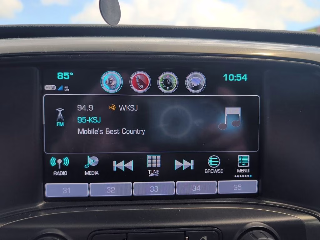 2018 Graphite Metallic Chevrolet Silverado 1500 LT 4X4 Truck