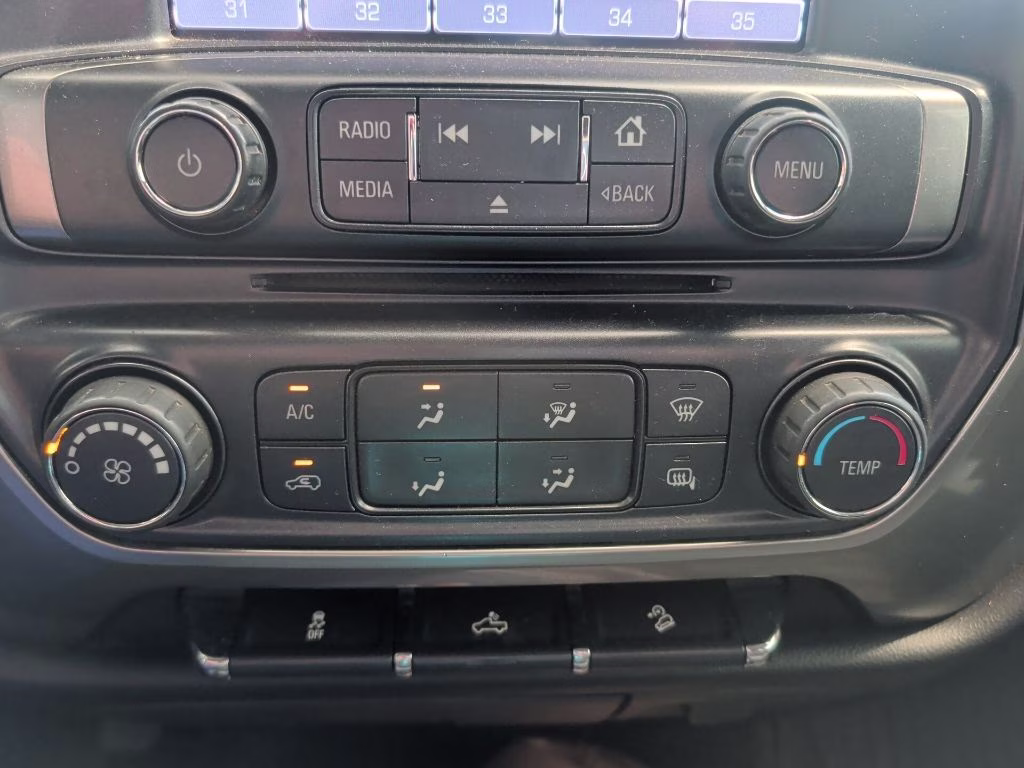 2018 Graphite Metallic Chevrolet Silverado 1500 LT 4X4 Truck