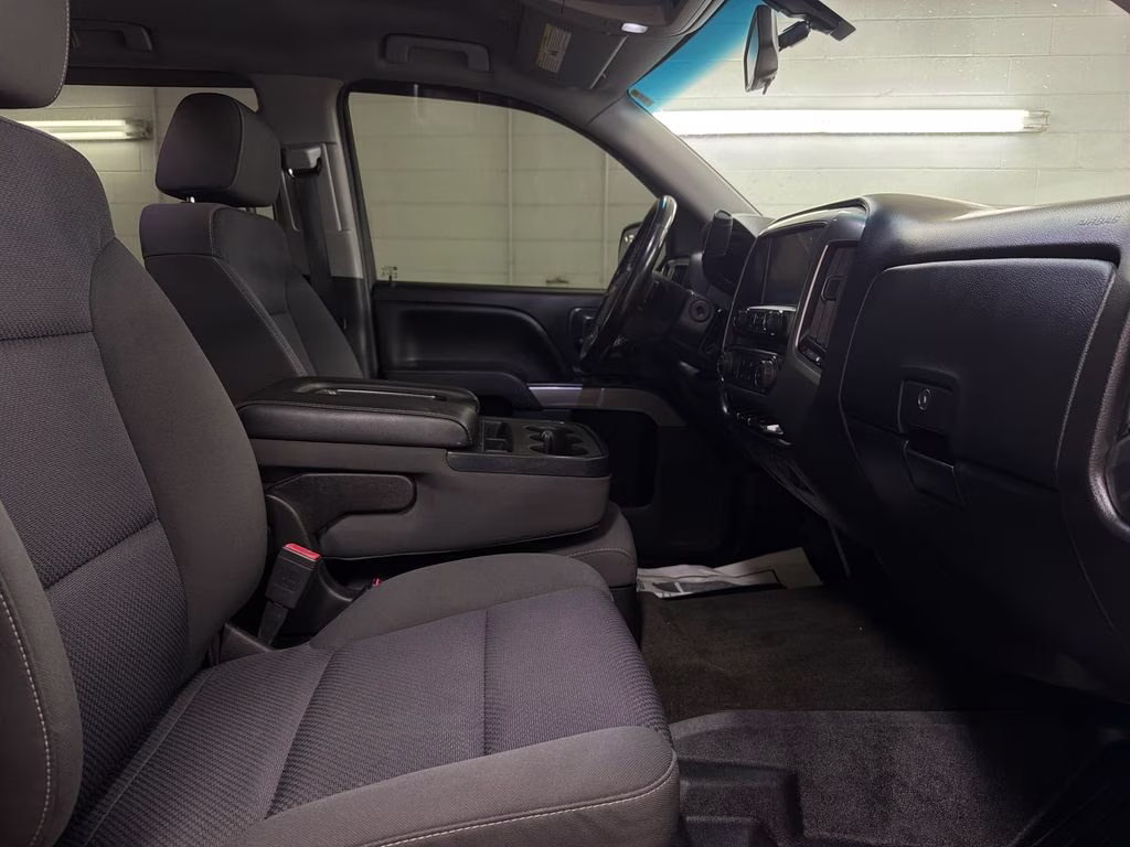 2018 Graphite Metallic Chevrolet Silverado 1500 LT 4X4 Truck