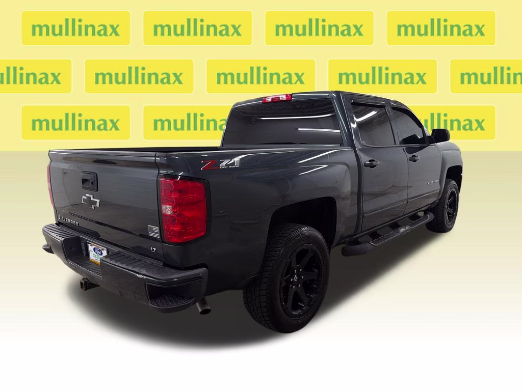 2018 Graphite Metallic Chevrolet Silverado 1500 LT 4X4 Truck