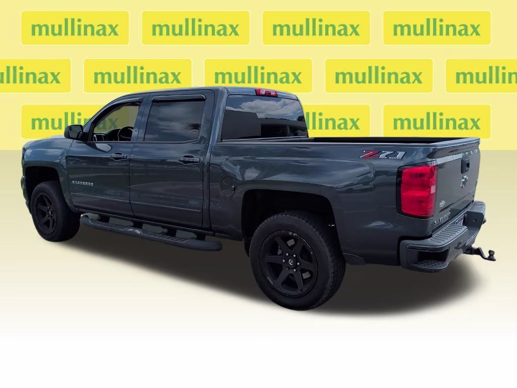 2018 Graphite Metallic Chevrolet Silverado 1500 LT 4X4 Truck