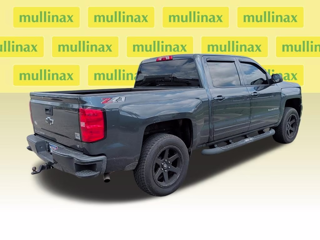 2018 Graphite Metallic Chevrolet Silverado 1500 LT 4X4 Truck
